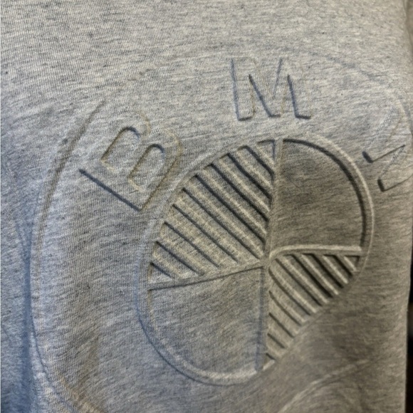 BMW Men’s Unisex Gray Cotton T-Shirt Sz Medium Raised Logo Vehicle Car Tee - Picture 2 of 6